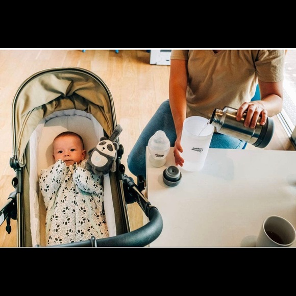 Tommee Tippee Portable Travel Baby Bottle Warmer -Multi Function - BPA Free - Picture 2 of 5